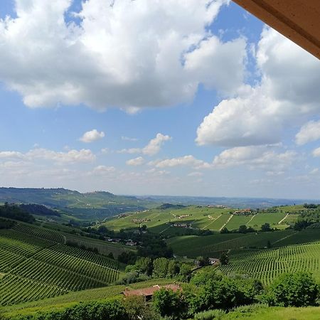 Soggiorno Con Splendida Vista Monforte dʼAlba Exterior foto