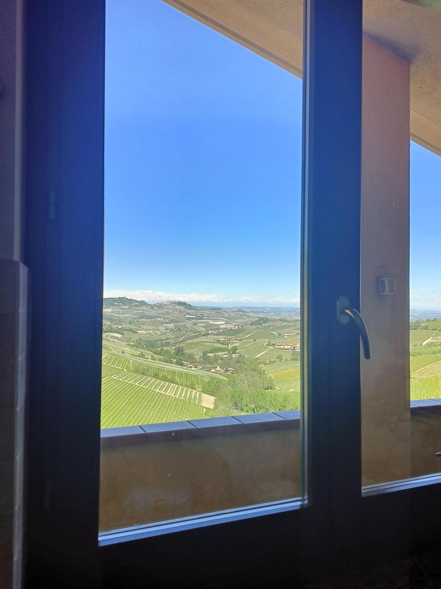 Soggiorno Con Splendida Vista Monforte dʼAlba Exterior foto